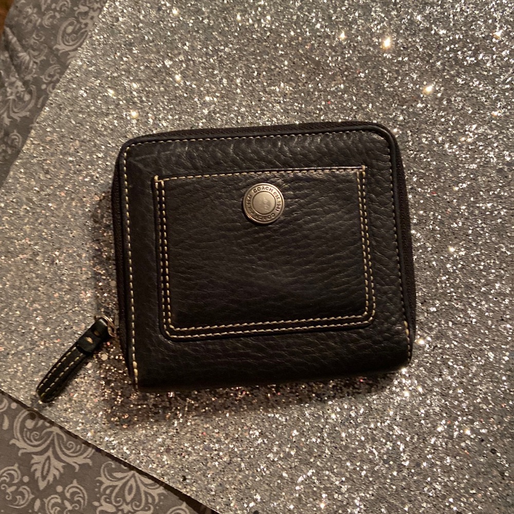 COACH BLACK GENUINELY Leather Zip Around Bifold Wallet